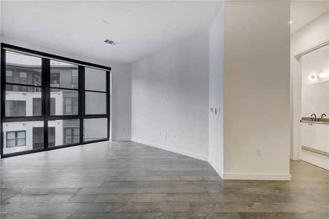800 Embassy DR 511, Austin, TX 78702