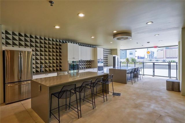 800 Embassy DR 511, Austin, TX 78702