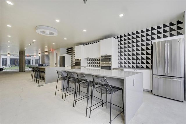 800 Embassy DR 511, Austin, TX 78702