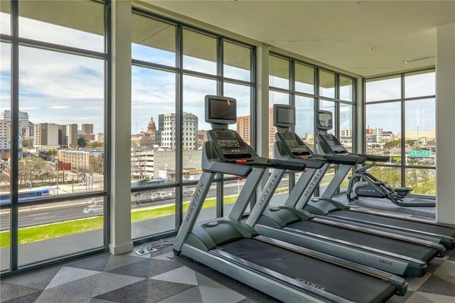 800 Embassy DR 511, Austin, TX 78702
