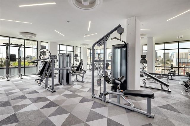 800 Embassy DR 511, Austin, TX 78702