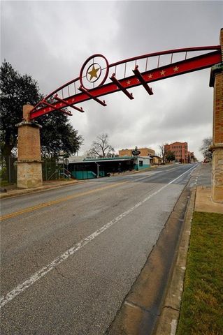 800 Embassy DR 511, Austin, TX 78702