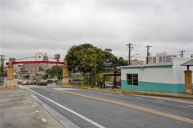 800 Embassy DR 511, Austin, TX 78702