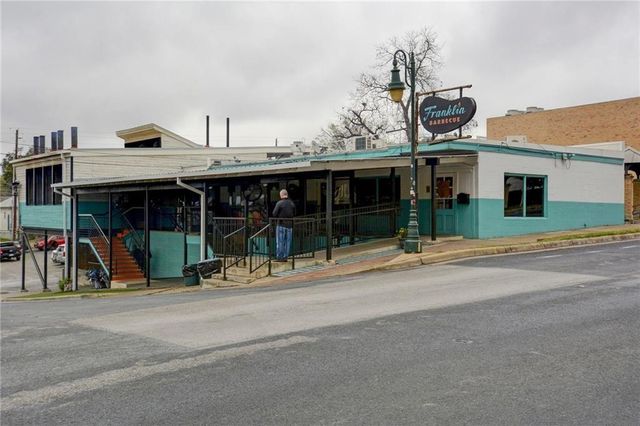 800 Embassy DR 511, Austin, TX 78702