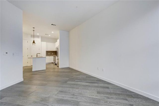 800 Embassy DR 511, Austin, TX 78702