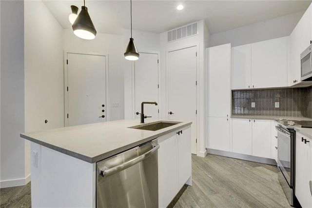 800 Embassy DR 511, Austin, TX 78702