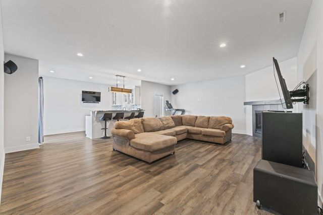 689 Steenhoek Lane NE, Byron, MN 55920