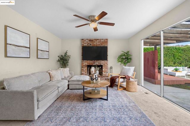 1909 Oakridge Ln, Pittsburg, CA 94565