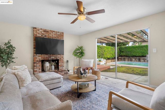 1909 Oakridge Ln, Pittsburg, CA 94565