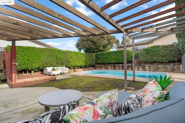 1909 Oakridge Ln, Pittsburg, CA 94565