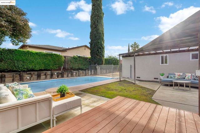 1909 Oakridge Ln, Pittsburg, CA 94565