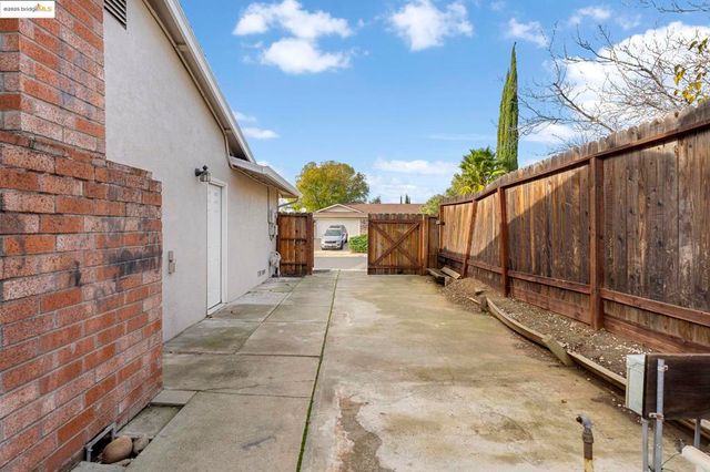 1909 Oakridge Ln, Pittsburg, CA 94565