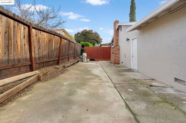 1909 Oakridge Ln, Pittsburg, CA 94565