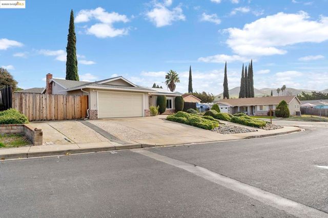 1909 Oakridge Ln, Pittsburg, CA 94565