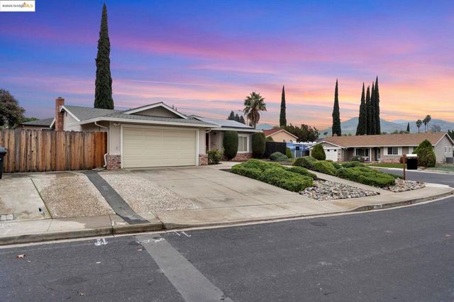 1909 Oakridge Ln, Pittsburg, CA 94565