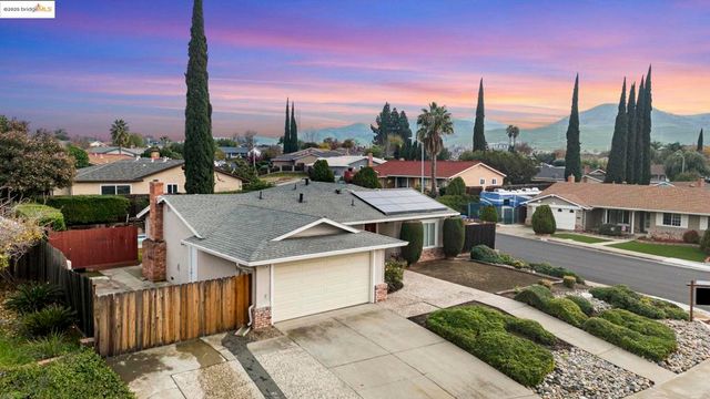 1909 Oakridge Ln, Pittsburg, CA 94565