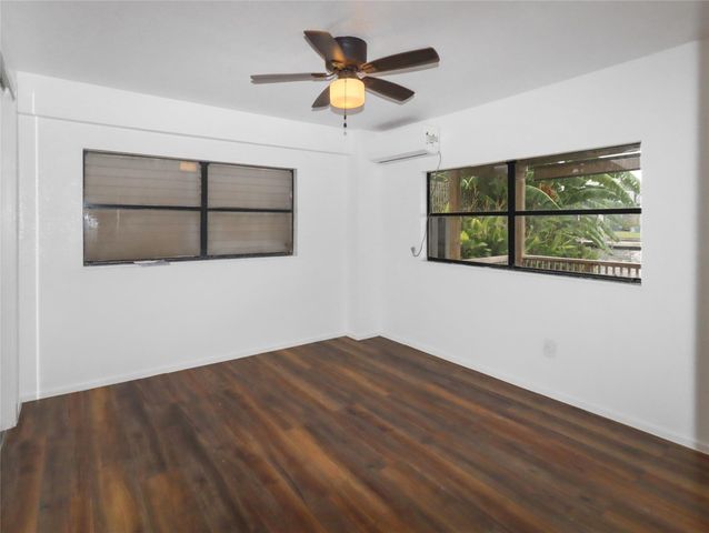 176 Barracuda Street B, Bayou Vista, TX 77563
