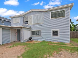 176 Barracuda Street B, Bayou Vista, TX 77563
