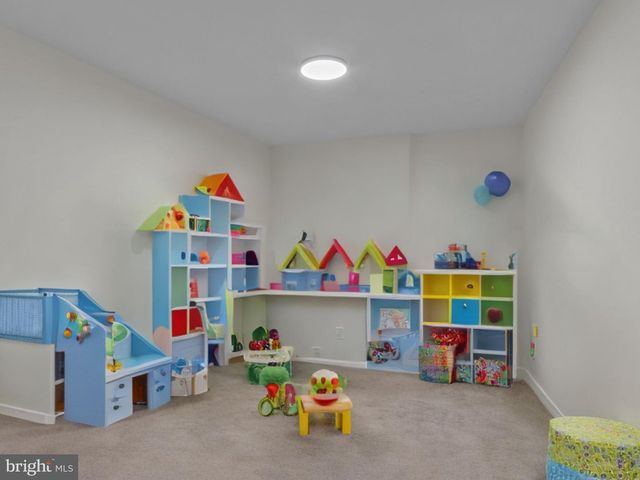 8247 CLIFTON FARM CT, Alexandria, VA 22306