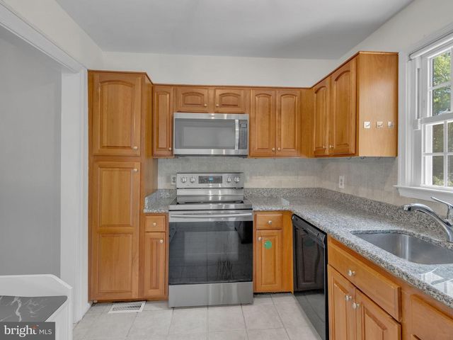 8247 CLIFTON FARM CT, Alexandria, VA 22306