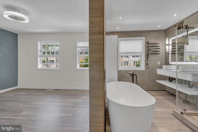 8247 CLIFTON FARM CT, Alexandria, VA 22306