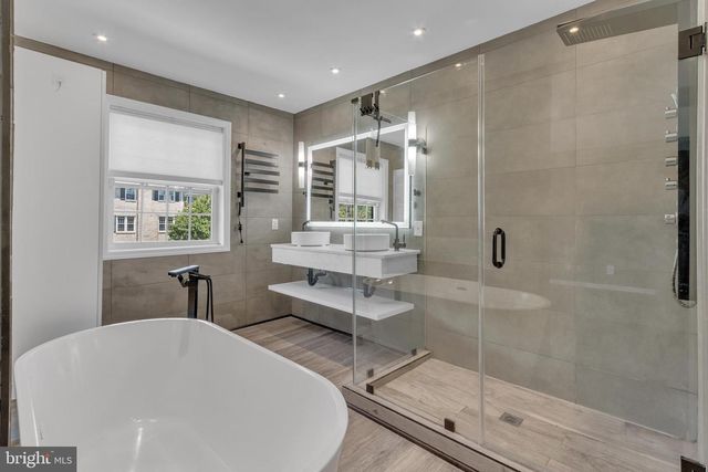 8247 CLIFTON FARM CT, Alexandria, VA 22306