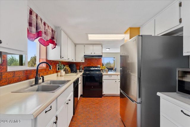 25325 N NAPLES Street, Paulden, AZ 86334