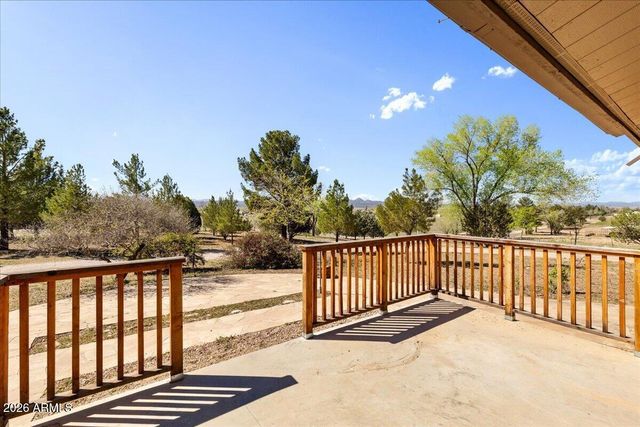 25325 N NAPLES Street, Paulden, AZ 86334