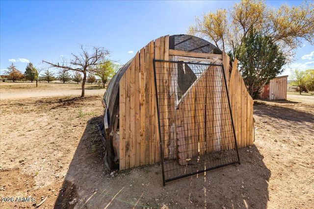 25325 N NAPLES Street, Paulden, AZ 86334