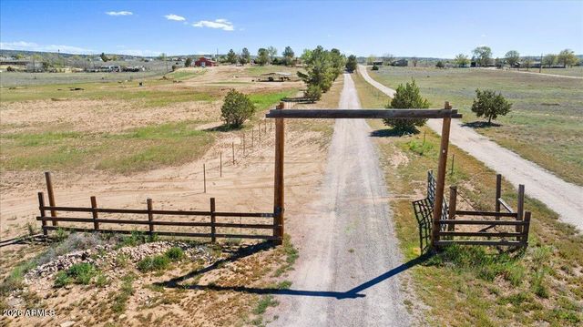 25325 N NAPLES Street, Paulden, AZ 86334
