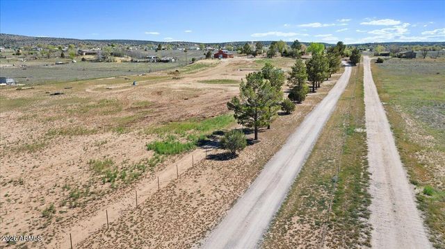 25325 N NAPLES Street, Paulden, AZ 86334