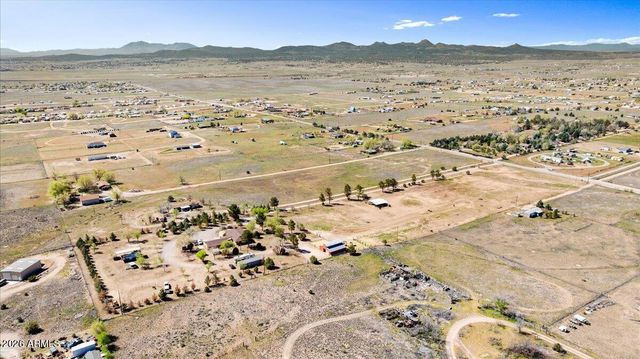 25325 N NAPLES Street, Paulden, AZ 86334