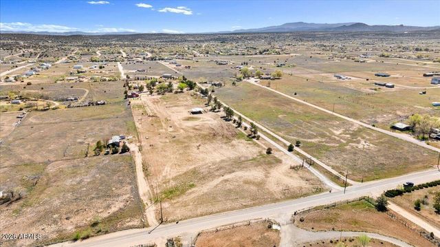25325 N NAPLES Street, Paulden, AZ 86334