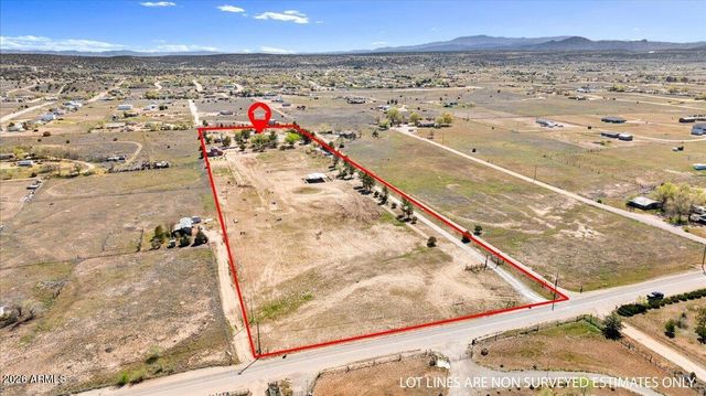 25325 N NAPLES Street, Paulden, AZ 86334