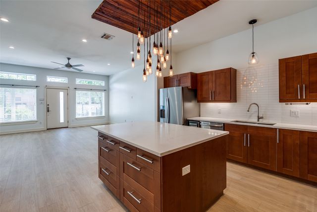 1811 S Ervay Street, Dallas, TX 75215