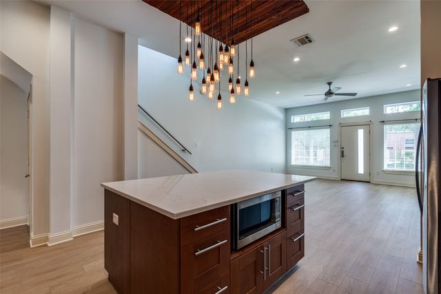 1811 S Ervay Street, Dallas, TX 75215