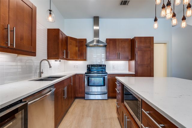 1811 S Ervay Street, Dallas, TX 75215