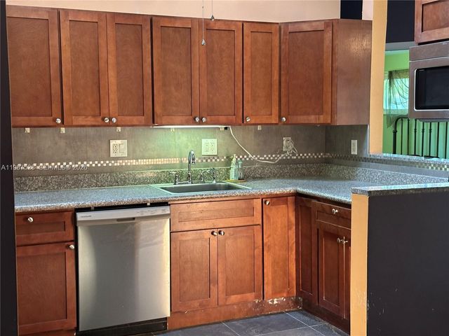 2490 Andros Ln, Fort Lauderdale, FL 33312