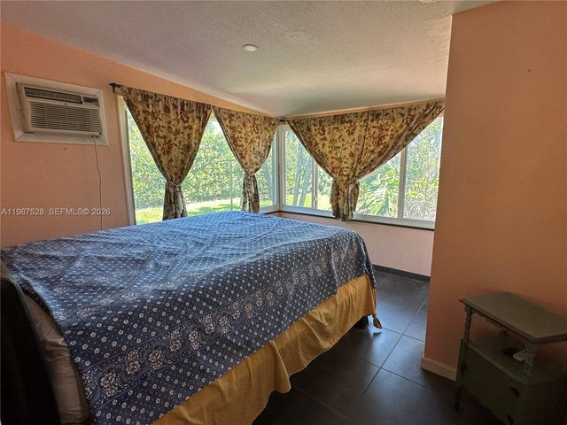 2490 Andros Ln, Fort Lauderdale, FL 33312