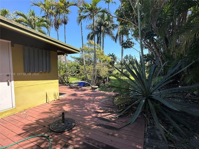 2490 Andros Ln, Fort Lauderdale, FL 33312