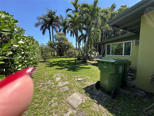 2490 Andros Ln, Fort Lauderdale, FL 33312