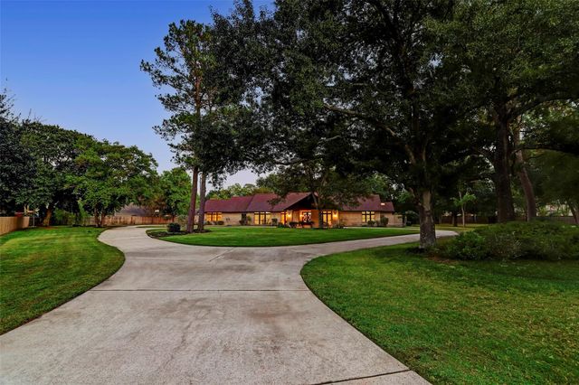 16826 E Maglitto Circle, Tomball, TX 77377
