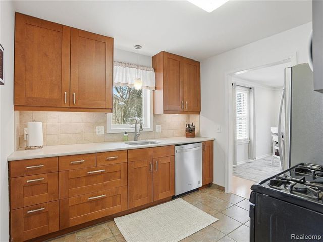 47300 Burton Drive, Shelby Twp, MI 48317