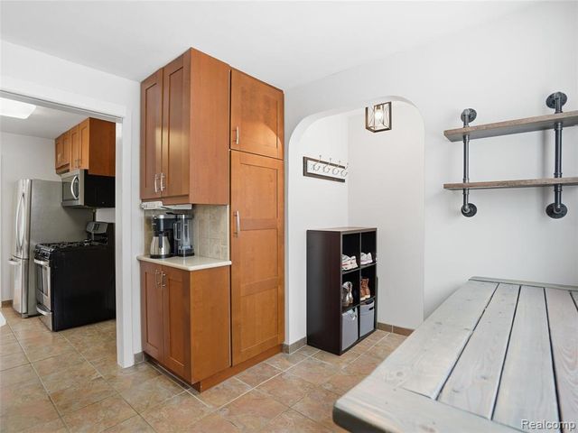 47300 Burton Drive, Shelby Twp, MI 48317