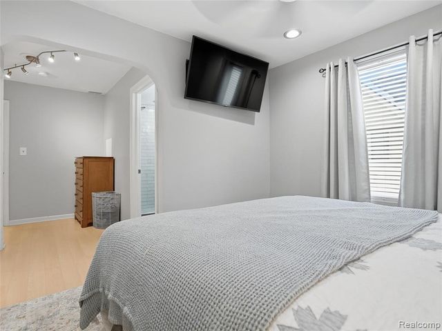 47300 Burton Drive, Shelby Twp, MI 48317