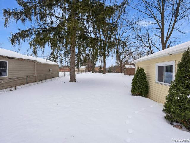 47300 Burton Drive, Shelby Twp, MI 48317