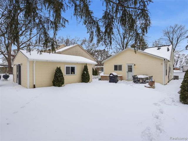 47300 Burton Drive, Shelby Twp, MI 48317