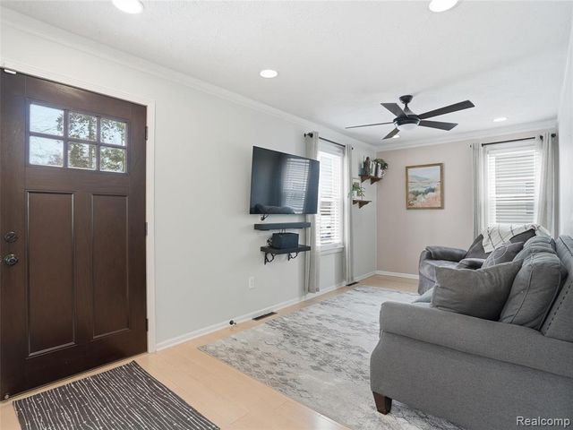 47300 Burton Drive, Shelby Twp, MI 48317