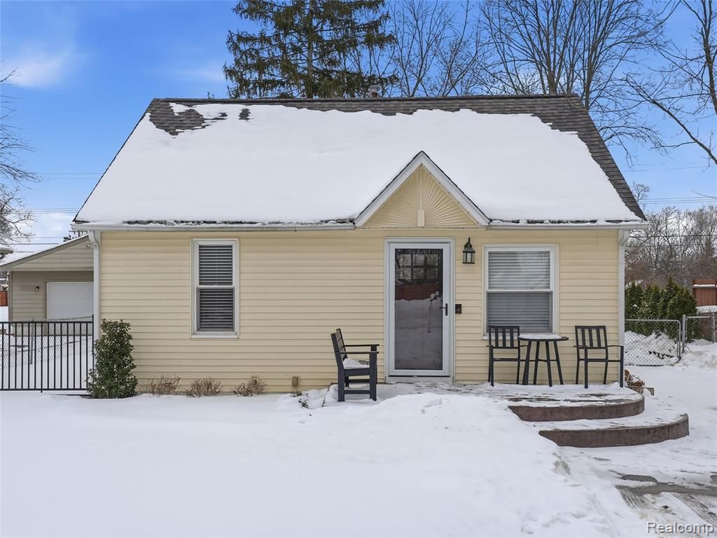 47300 Burton Drive, Shelby Twp, MI 48317