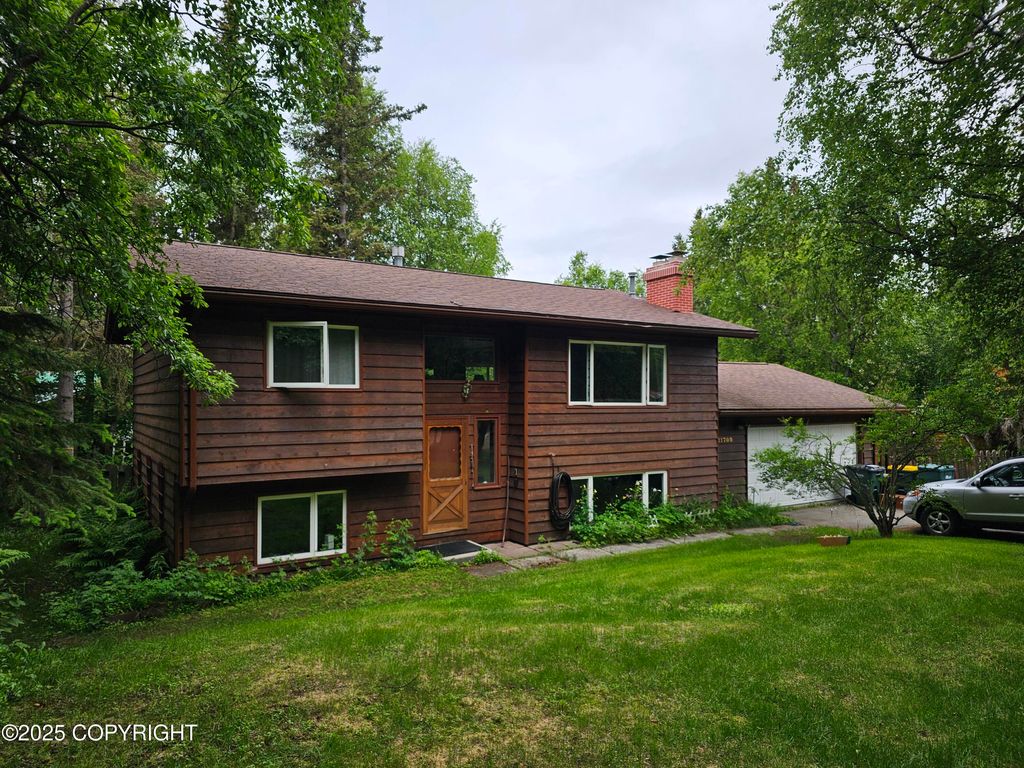 11700 Paddock Lane, Anchorage, AK 99516